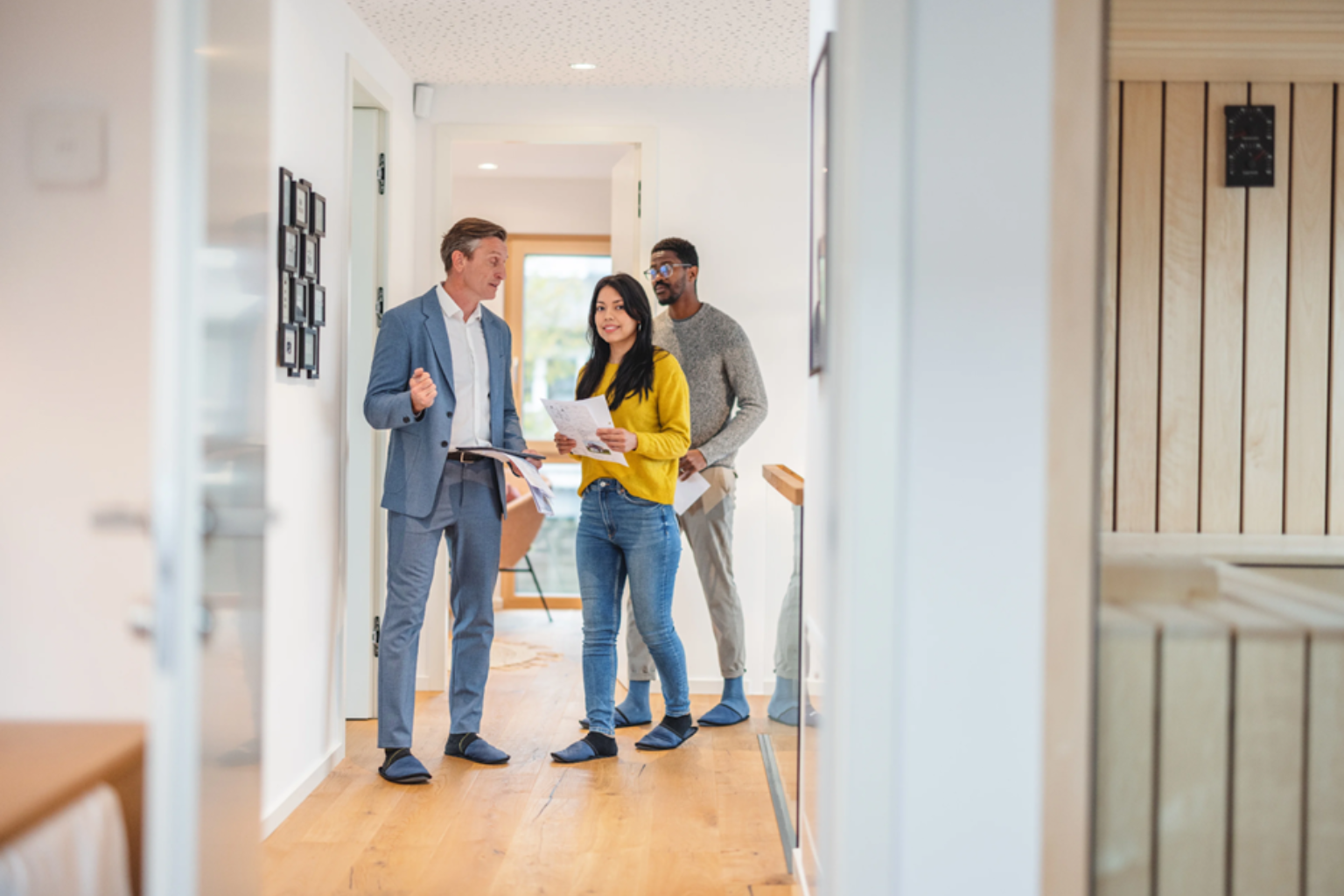 How Home Selling Services Can Simplify Your Property Sale Process